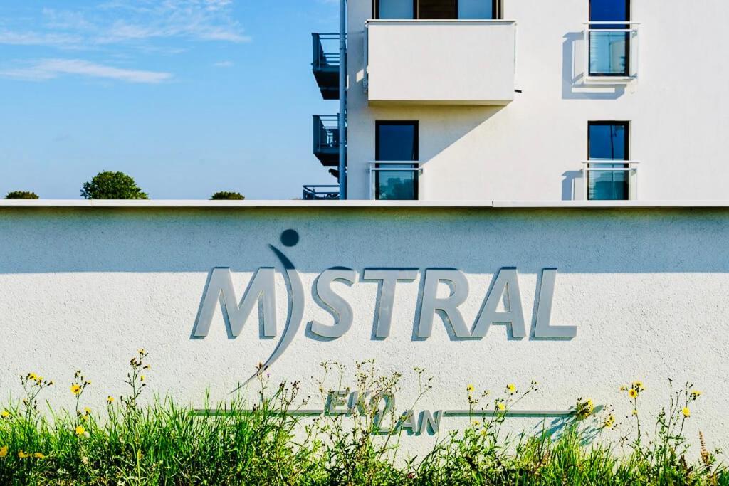 Mistral 2